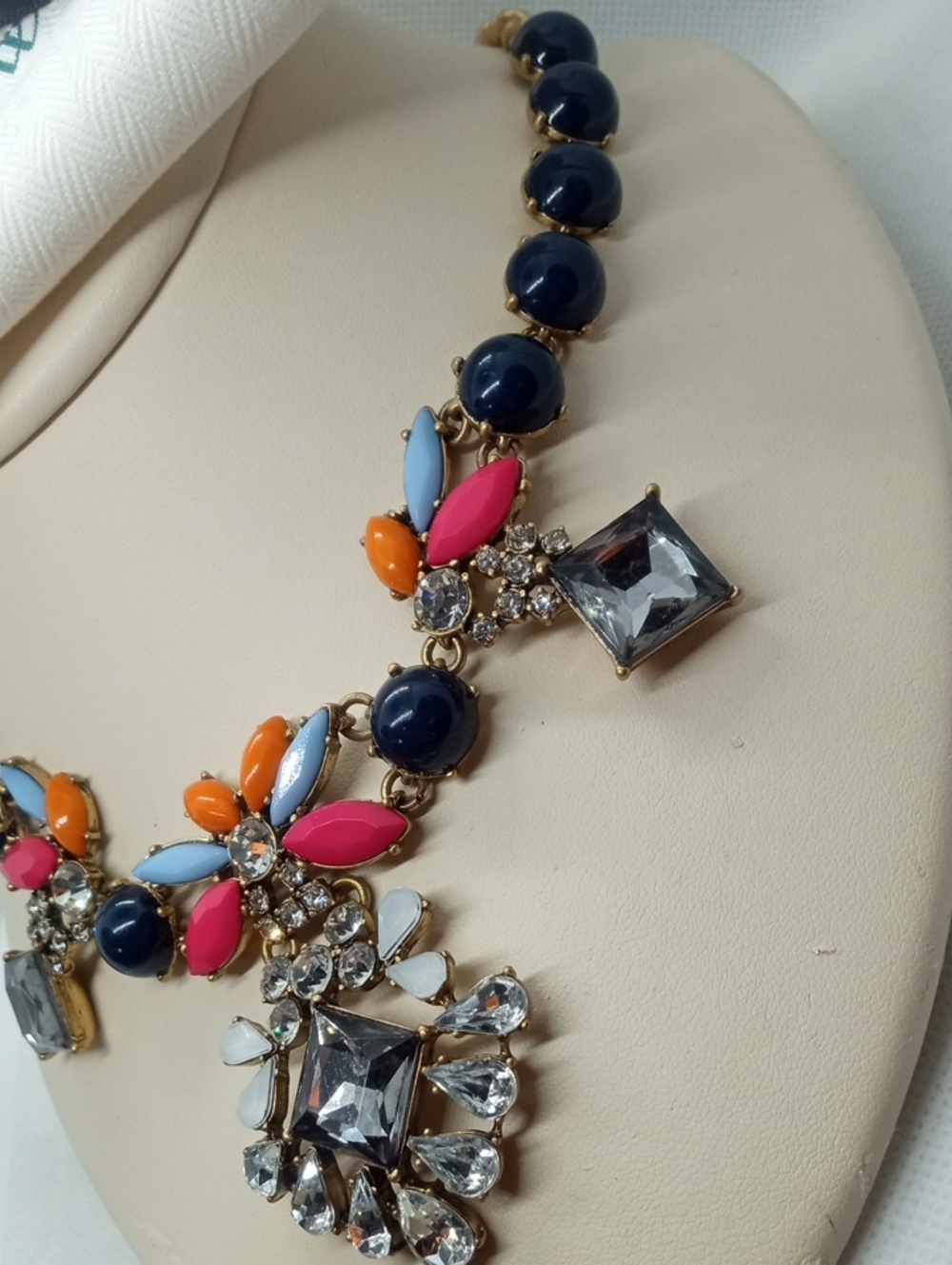 J.CREW HEAVILY JEWELED STATEMENT NECKLACE - Picture 5 of 8